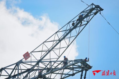世界**！1000千伏特高壓帶電更換絕緣子在福建實(shí)施